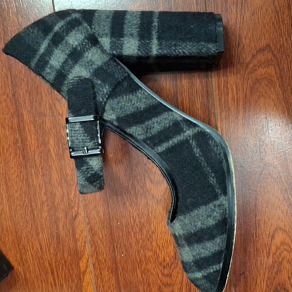 Wool Plaid Mary Jane Pumps